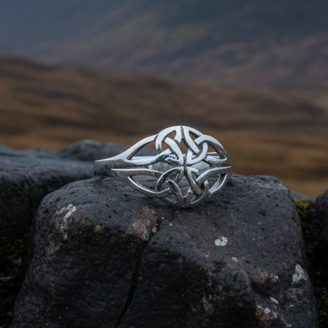 Eiyen Celtic Knot Ring in Sterling Silver