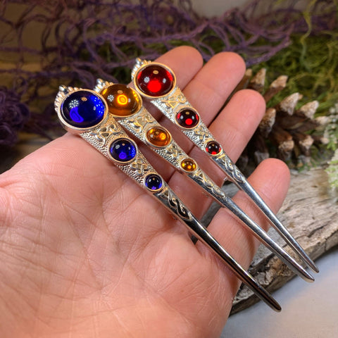 Load image into Gallery viewer, Celtic Kilt Pin, Celtic Jewelry, Scotland Jewelry, Outlander Jewelry, Best Man Gift, Crystal Pin, Kilt Pin, Tartan Pin, Celtic Brooch

