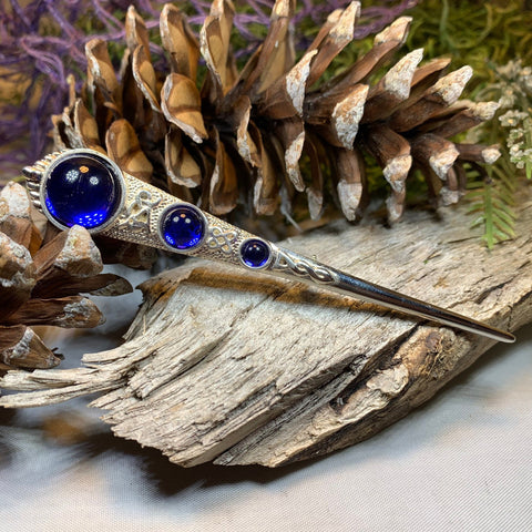 Load image into Gallery viewer, Celtic Kilt Pin, Celtic Jewelry, Scotland Jewelry, Outlander Jewelry, Best Man Gift, Crystal Pin, Kilt Pin, Tartan Pin, Celtic Brooch
