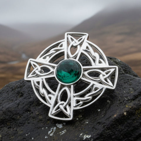 Load image into Gallery viewer, Celtic Brooch, Irish Cross Pin, Irish Jewelry, Scottish Brooch, Celtic Cross Pin, Ireland Gift, Plaid Pin, Tartan Pin, Scotland Jewelry

