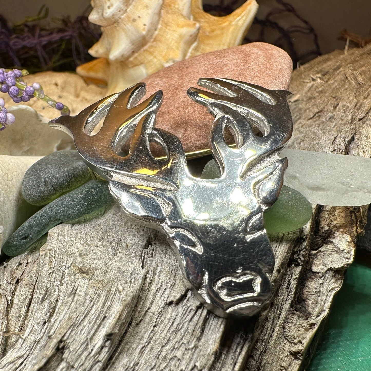 Stag Brooch, Scotland Jewelry, Scottish Pin, Hunter Gift, Stag Pin, Scottish Kilt Pin, Animal Jewelry, Pewter Scotland Pin, Tartan Pin