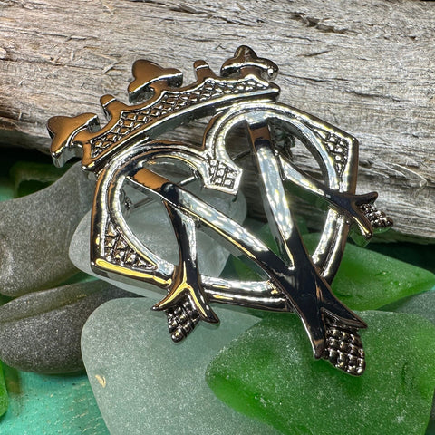 Load image into Gallery viewer, Luckenbooth Brooch, Scotland Jewelry, Bridal Pin, Mom Gift, Friendship Gift, Sister, Girlfriend Gift, Anniversary Gift, Scottish Bride Pin
