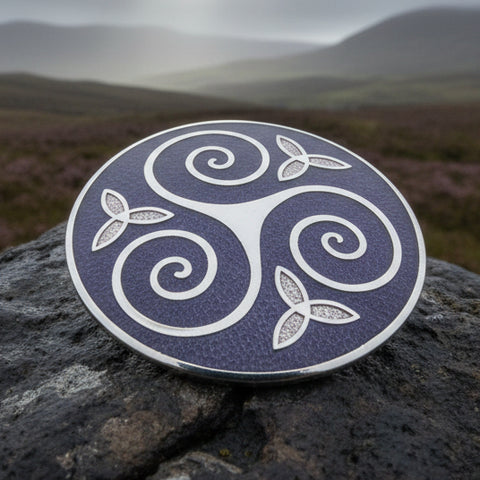Load image into Gallery viewer, Celtic Spiral Brooch, Celtic Jewelry, Irish Jewelry, Scotland Jewelry, Anniversary Gift, Viking Brooch, Celtic Pin, Triskele Jewelry
