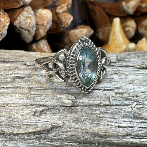 Load image into Gallery viewer, Celtic Ring, Irish Promise Ring, Engagement Ring, Solitaire Ring, Cocktail Ring, Anniversary Gift, Silver Celtic Ring, Scottish Ring
