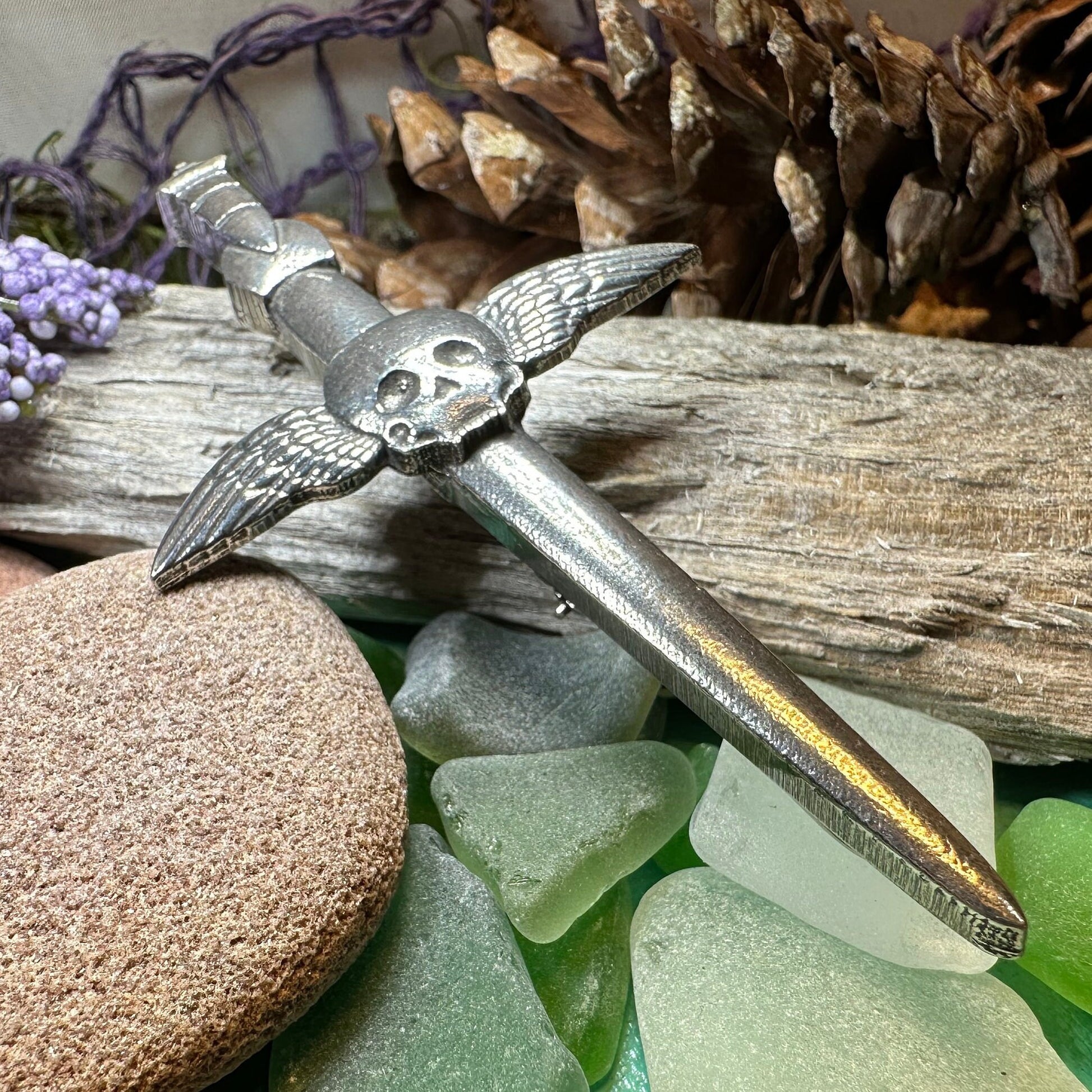 Skull Kilt Pin, King Death Pin, Scotland Kilt Pin, Scottish Brooch, Gothic Brooch, Viking Pin, LARP Gift, Macabre Pin, Skull and Cross Bones