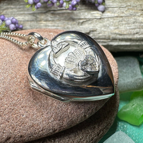 Load image into Gallery viewer, Claddagh Locket Necklace, Celtic Jewelry, Irish Jewelry, Anniversary Gift, Bridal Jewelry, Mom Gift, Wife Gift, Girlfriend Gift, Friend Gift
