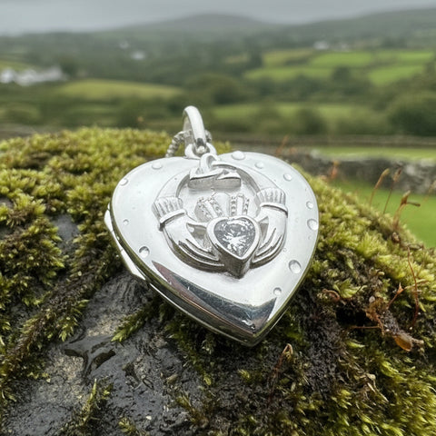 Load image into Gallery viewer, Claddagh Locket Necklace, Celtic Jewelry, Irish Jewelry, Anniversary Gift, Bridal Jewelry, Mom Gift, Wife Gift, Girlfriend Gift, Friend Gift
