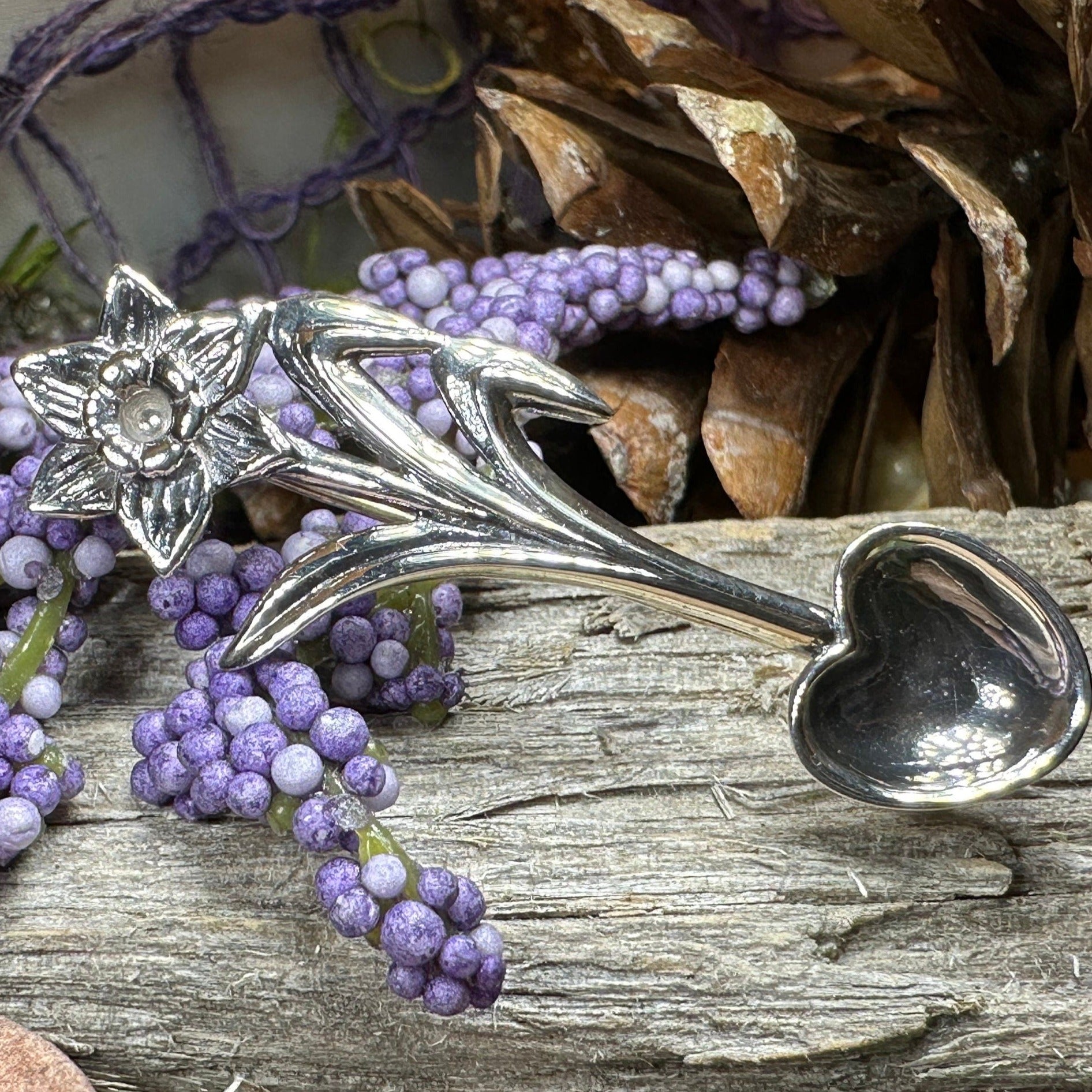 Welsh Daffodil Love Spoon Brooch in Sterling Silver – Celtic