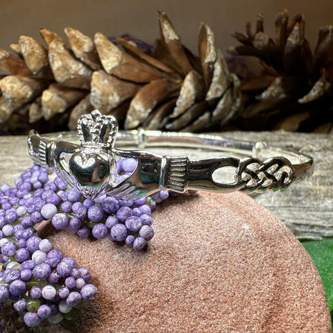 Load image into Gallery viewer, Claddagh Bracelet, Celtic Jewelry, Irish Jewelry, Ireland Gift, Bridal Jewelry, Heart Jewelry, Girlfriend Gift, Wife Gift, Anniversary Gift
