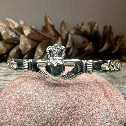 Load image into Gallery viewer, Claddagh Bracelet, Celtic Jewelry, Irish Jewelry, Ireland Gift, Bridal Jewelry, Heart Jewelry, Girlfriend Gift, Wife Gift, Anniversary Gift
