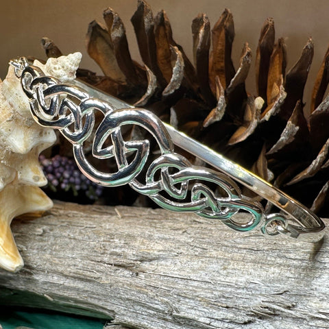 Load image into Gallery viewer, Celtic Knot Bracelet, Celtic Jewelry, Irish Jewelry, Love Knot Jewelry, Bridal Jewelry, Scotland Jewelry, Wife Gift, Ireland Gift, Mom Gift
