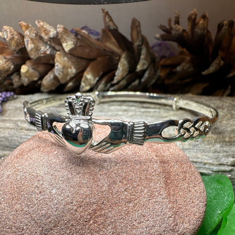 Load image into Gallery viewer, Claddagh Bracelet, Celtic Jewelry, Irish Jewelry, Ireland Gift, Bridal Jewelry, Heart Jewelry, Girlfriend Gift, Wife Gift, Anniversary Gift
