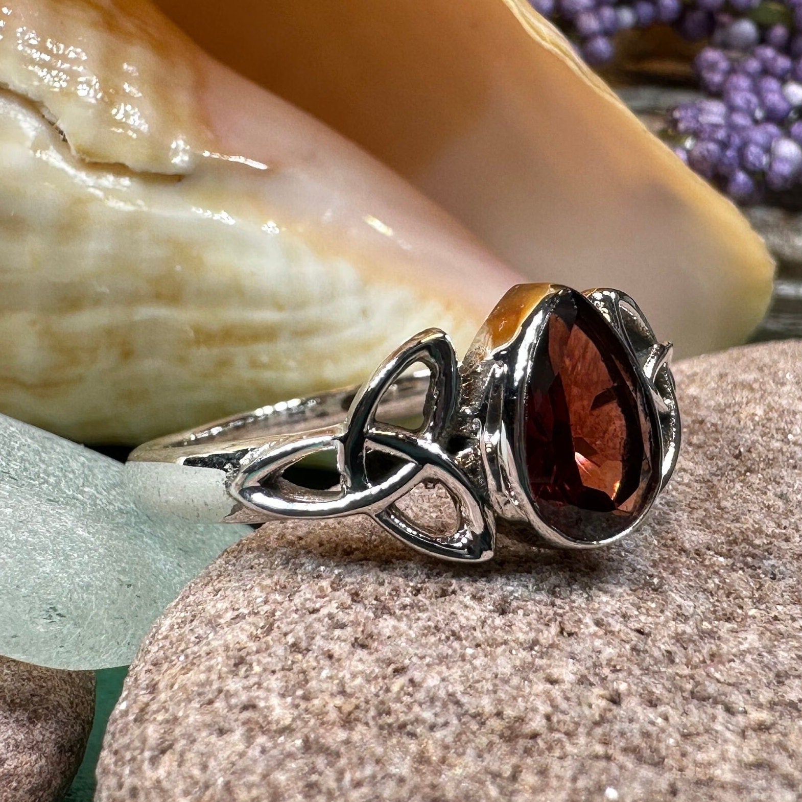 Eydís Celtic Knot Ring — view 8