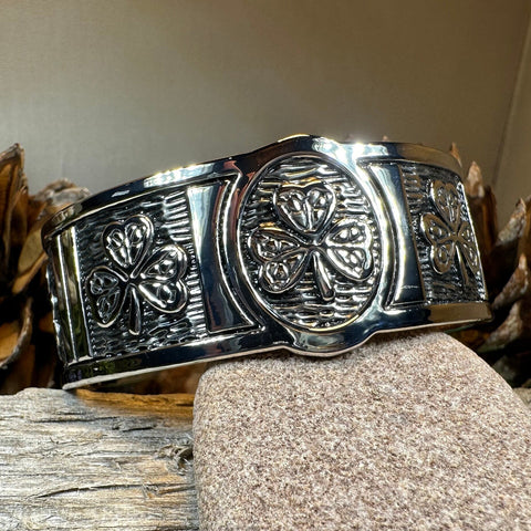 Load image into Gallery viewer, Shamrock Bracelet, Celtic Jewelry, Irish Jewelry, Bangle Bracelet, Shamrock Jewelry, Ireland Jewelry, Wife Gift, Cuff Bracelet, Mom Gift
