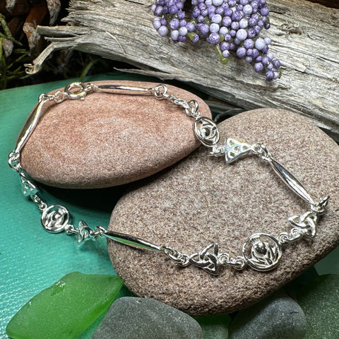 Load image into Gallery viewer, Thistle Bracelet, Outlander Jewelry, Celtic Jewelry, Scotland Gift, Nature Jewelry, Scottish Bracelet, Mom Gift, Girlfriend Gift, Wife Gift
