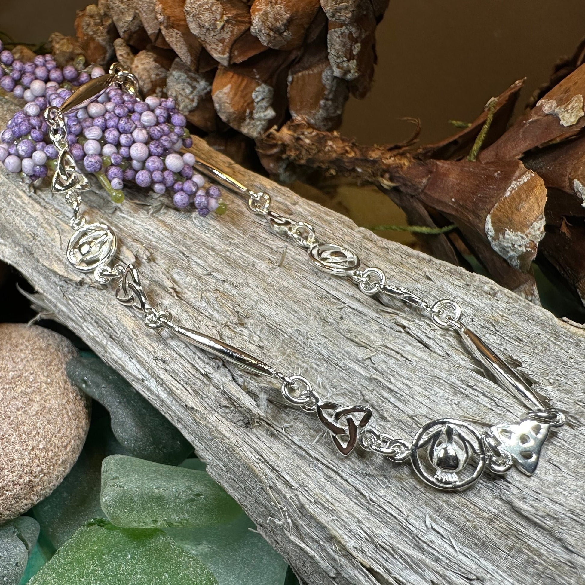 Thistle Bracelet, Outlander Jewelry, Celtic Jewelry, Scotland Gift, Nature Jewelry, Scottish Bracelet, Mom Gift, Girlfriend Gift, Wife Gift