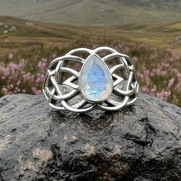 Vanaheim Celtic Knot Ring in Sterling Silver