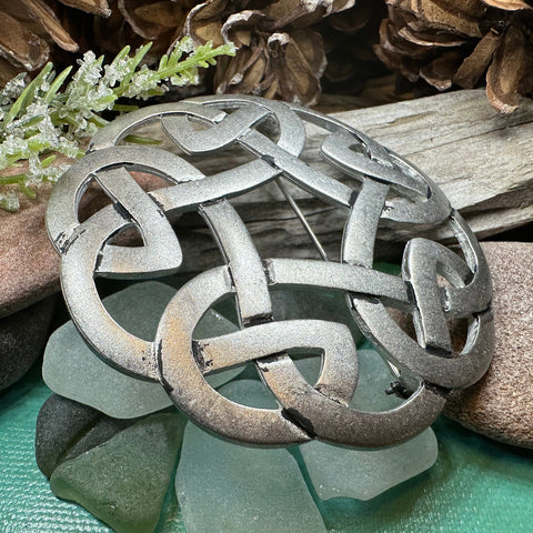 Load image into Gallery viewer, Traditional Celtic Knot Brooch
