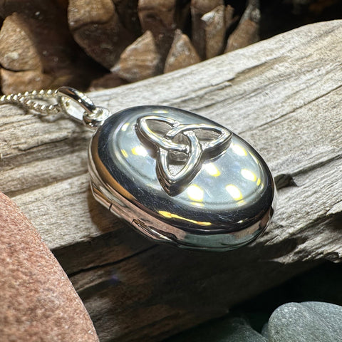 Load image into Gallery viewer, Trinity Knot Locket Necklace, Celtic Pendant, Irish Jewerly, Celtic Jewelry, Anniversary Gift, Locket Necklace, Wiccan Jewelry
