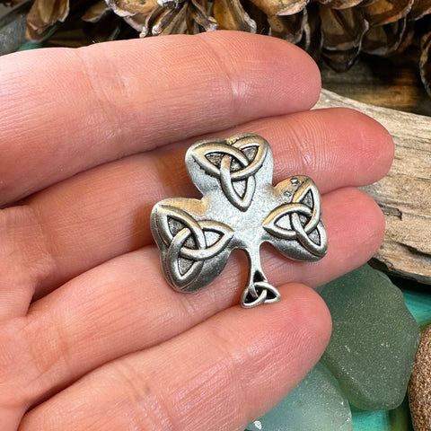 Load image into Gallery viewer, Shamrock Brooch, Clover Pin, Ireland Gift, Celtic Pin, Irish Pin, Coat Pin, Scarf Pin, Cap Pin, Lapel Pin, Shamrock Brooch, Good Luck Gift

