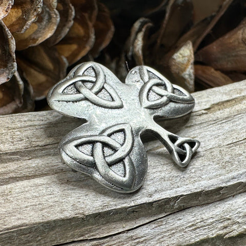 Load image into Gallery viewer, Shamrock Brooch, Clover Pin, Ireland Gift, Celtic Pin, Irish Pin, Coat Pin, Scarf Pin, Cap Pin, Lapel Pin, Shamrock Brooch, Good Luck Gift
