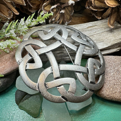 Load image into Gallery viewer, Traditional Celtic Knot Brooch
