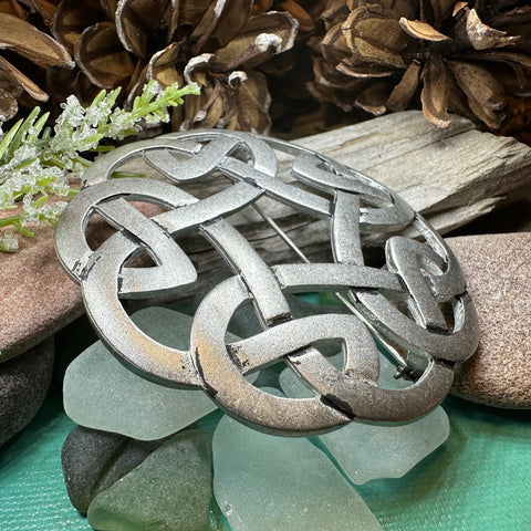 Load image into Gallery viewer, Traditional Celtic Knot Brooch
