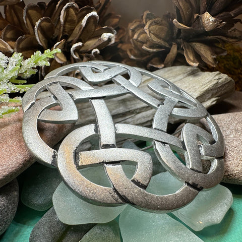 Load image into Gallery viewer, Traditional Celtic Knot Brooch

