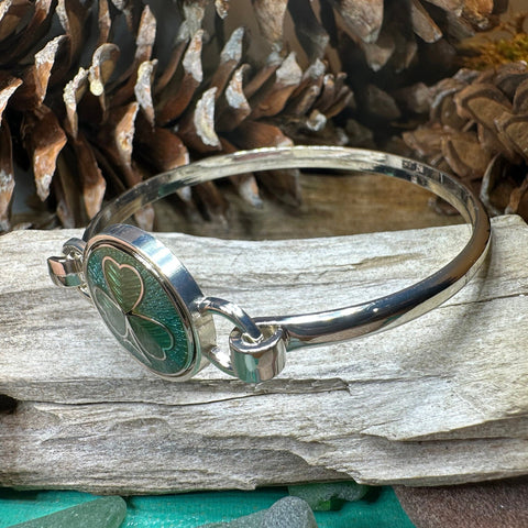 Load image into Gallery viewer, Shamrock Bracelet, Celtic Jewelry, Irish Jewelry, Bangle Bracelet, Clover Jewelry, Ireland Jewelry, Wife Gift, Irish Shamrock Bangle
