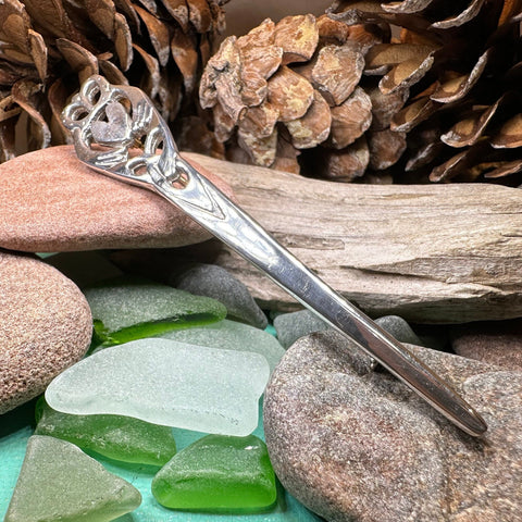 Load image into Gallery viewer, Claddagh Kilt Pin, Irish Jewelry, Ireland Gift, Friendship Gift, Celtic Kilt Pin, Feis Gift, Irish Brooch, Celtic Groom Gift, Bagpiper Gift
