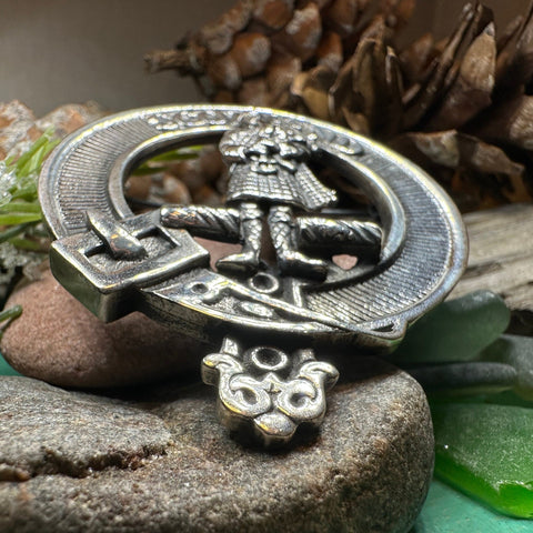 Load image into Gallery viewer, Bagpiper Brooch, Celtic Jewelry, Scottish Pin, Scotland Brooch, Celtic Brooch, Anniversary Gift, Cap Badge Pin, Bagpiper Gift, Plaid Pin
