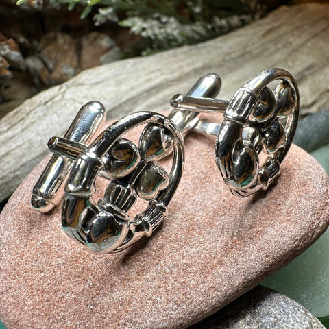 Load image into Gallery viewer, Claddagh Cuff Links, Irish Jewelry, Mens Celtic Jewelry, Silver Gift for Him, Dad Gift, Groom Gift, Dad Gift, Graduation Gift, Shamrock Gift
