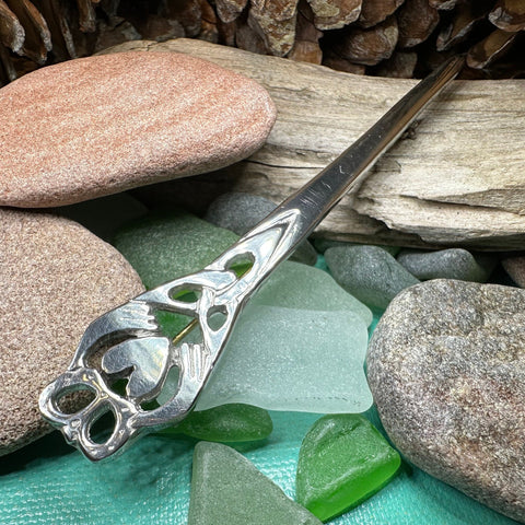 Load image into Gallery viewer, Claddagh Kilt Pin, Irish Jewelry, Ireland Gift, Friendship Gift, Celtic Kilt Pin, Feis Gift, Irish Brooch, Celtic Groom Gift, Bagpiper Gift
