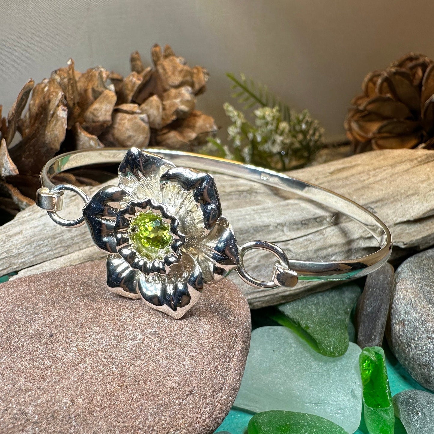 Daffodil Bracelet, Celtic Jewelry, Wales Jewelry, Flower Jewelry, Welsh Bangle Bracelet, Nature Gift, Daffodil Jewelry, Mom Gift, Wife Gift