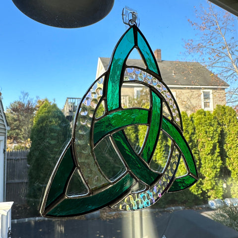 Load image into Gallery viewer, Trinity Knot Wall Decor, Ireland Gift, Stained Glass Celtic Knot, New Home Gift, Irish Gift, Wedding Gift, Scottish Gift, Triquetra Knot
