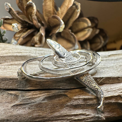 Load image into Gallery viewer, Salmon of Knowledge Brooch, Celtic Jewelry, Irish Pin, Gift for Fishing Lover, Anniversary Gift, Nature Jewelry, Realistic Fish Pin, Artisan
