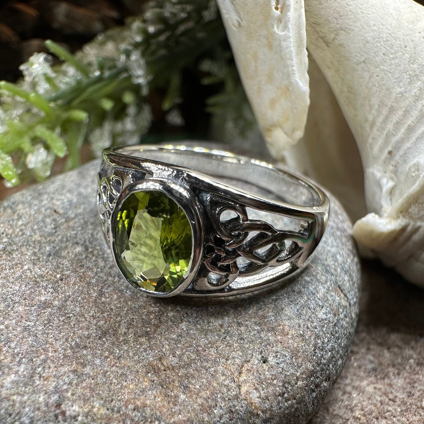 Celtic Knot Ring, Celtic Jewelry, Irish Ring, Celtic Promise Ring, Irish Jewelry, Anniversary Gift, Scottish Ring, Peridot Ring, Wife Gift