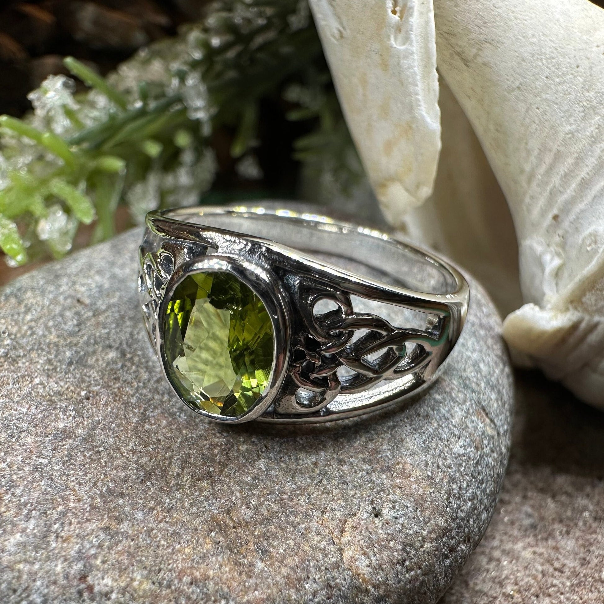 Celtic Knot Ring, Celtic Jewelry, Irish Ring, Celtic Promise Ring, Irish Jewelry, Anniversary Gift, Scottish Ring, Peridot Ring, Wife Gift