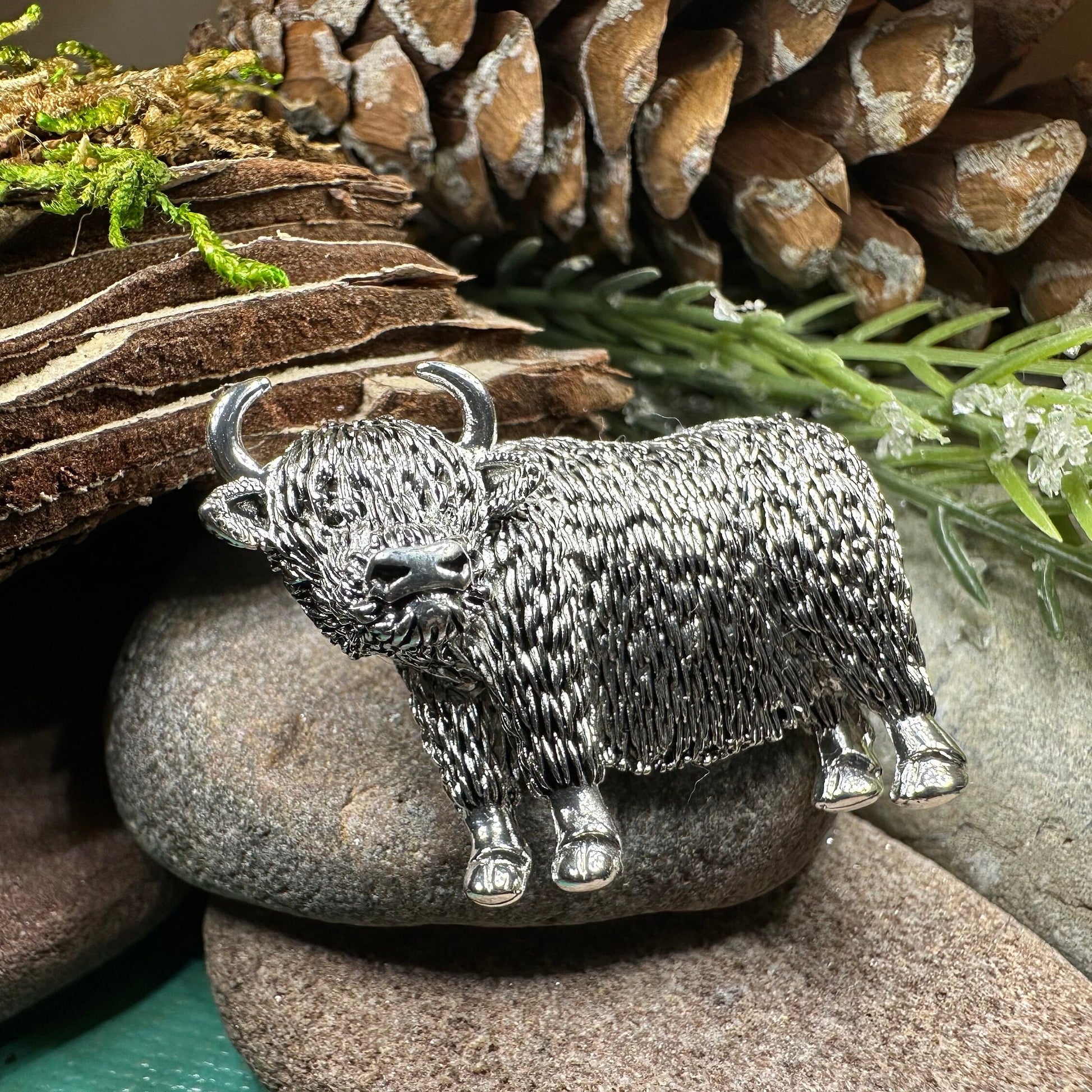Harold the Highland Cow Brooch for Women — view 8