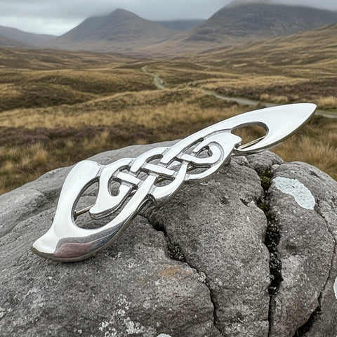 Load image into Gallery viewer, Celtic Kilt Pin, Scottish Jewelry, Scotland Kilt Pin, Tartan Pin, Anniversary Gift, Bagpiper Gift, Scotland Pin, Viking Jewelry, Tartan Pin
