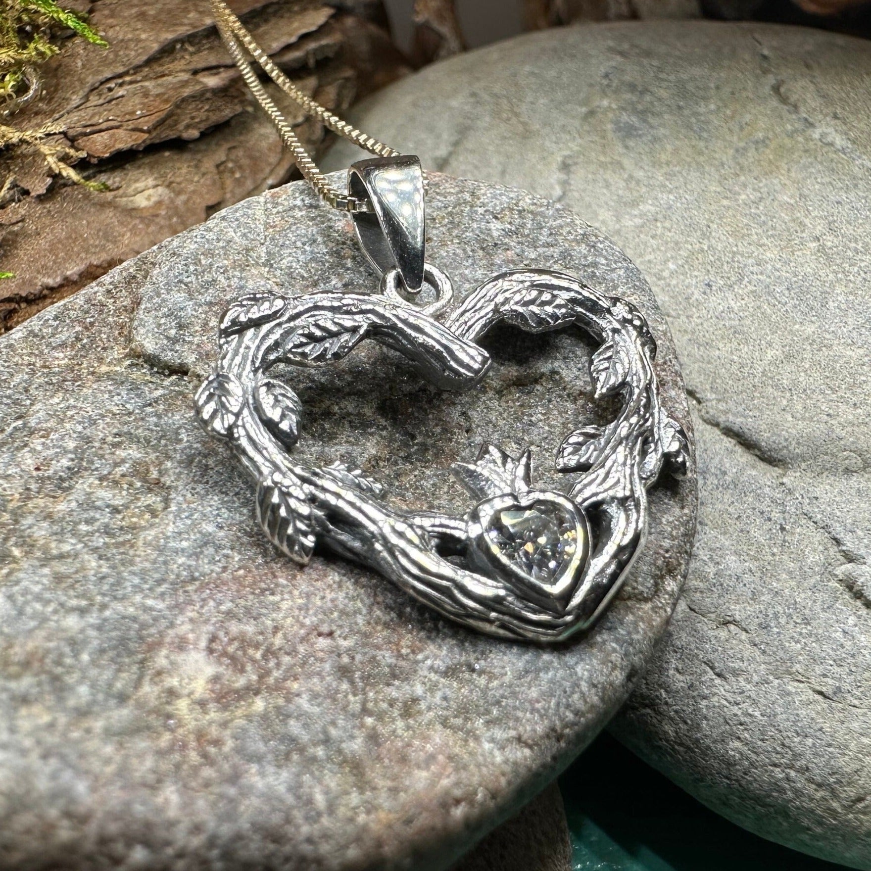 Folklore Claddagh Necklace — view 7