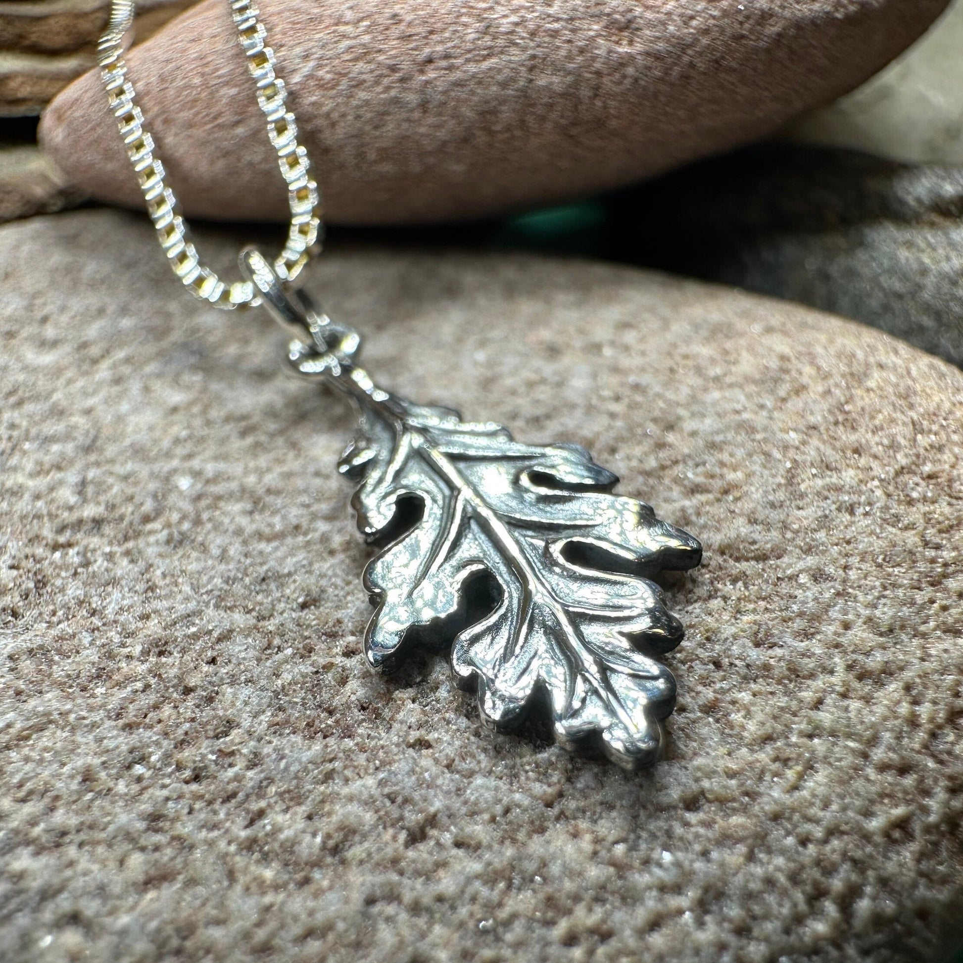 Oak Leaf Necklace, Petite Pendant, Acorn Jewelry, Irish Jewelry, Scotland Jewelry, Leaf Jewelry, Forest Gift, Graduation Gift, Minimalist