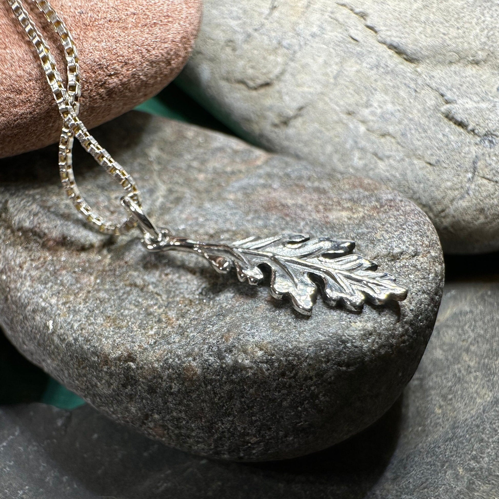 Oak Leaf Necklace, Petite Pendant, Acorn Jewelry, Irish Jewelry, Scotland Jewelry, Leaf Jewelry, Forest Gift, Graduation Gift, Minimalist