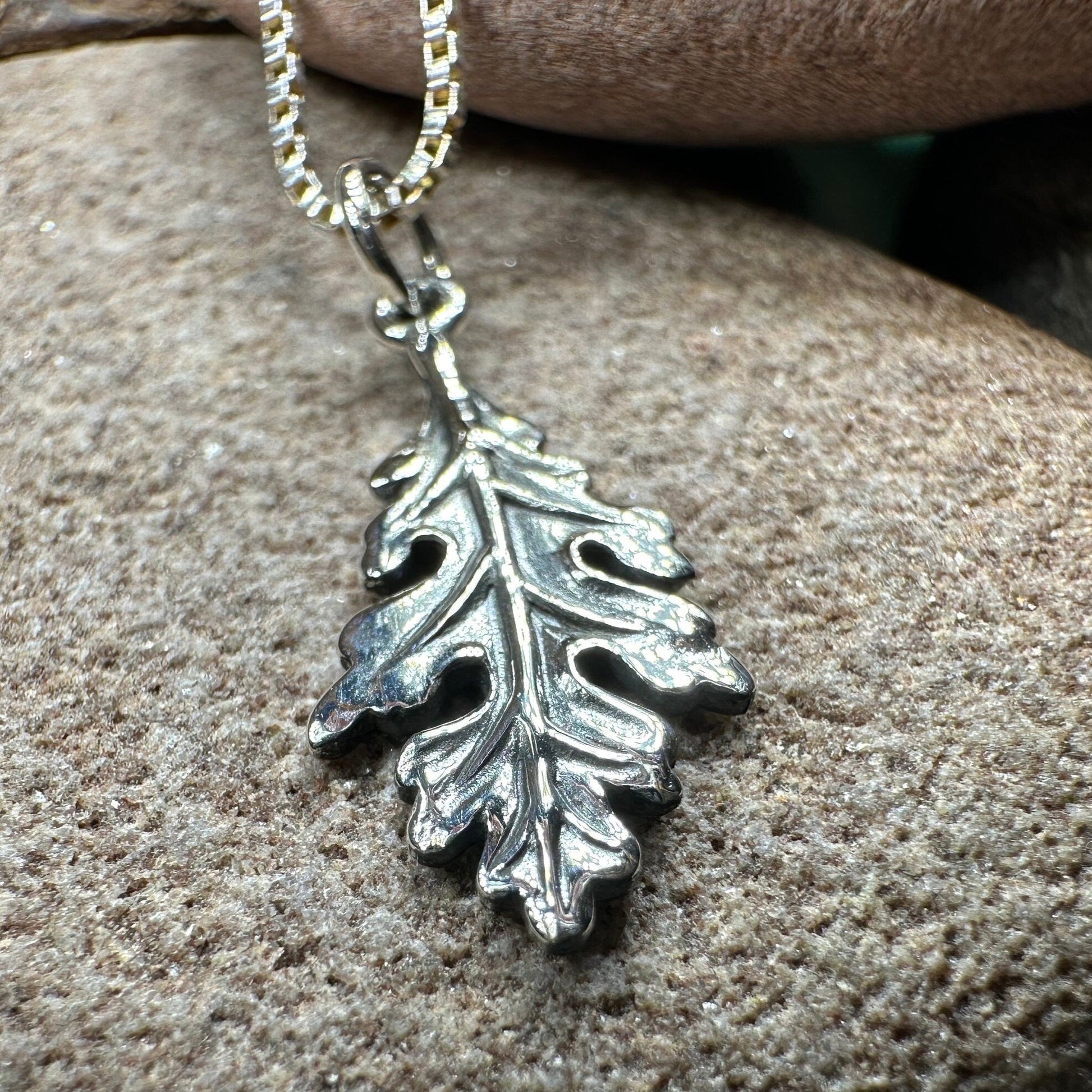 Oak Leaf Necklace, Petite Pendant, Acorn Jewelry, Irish Jewelry, Scotland Jewelry, Leaf Jewelry, Forest Gift, Graduation Gift, Minimalist