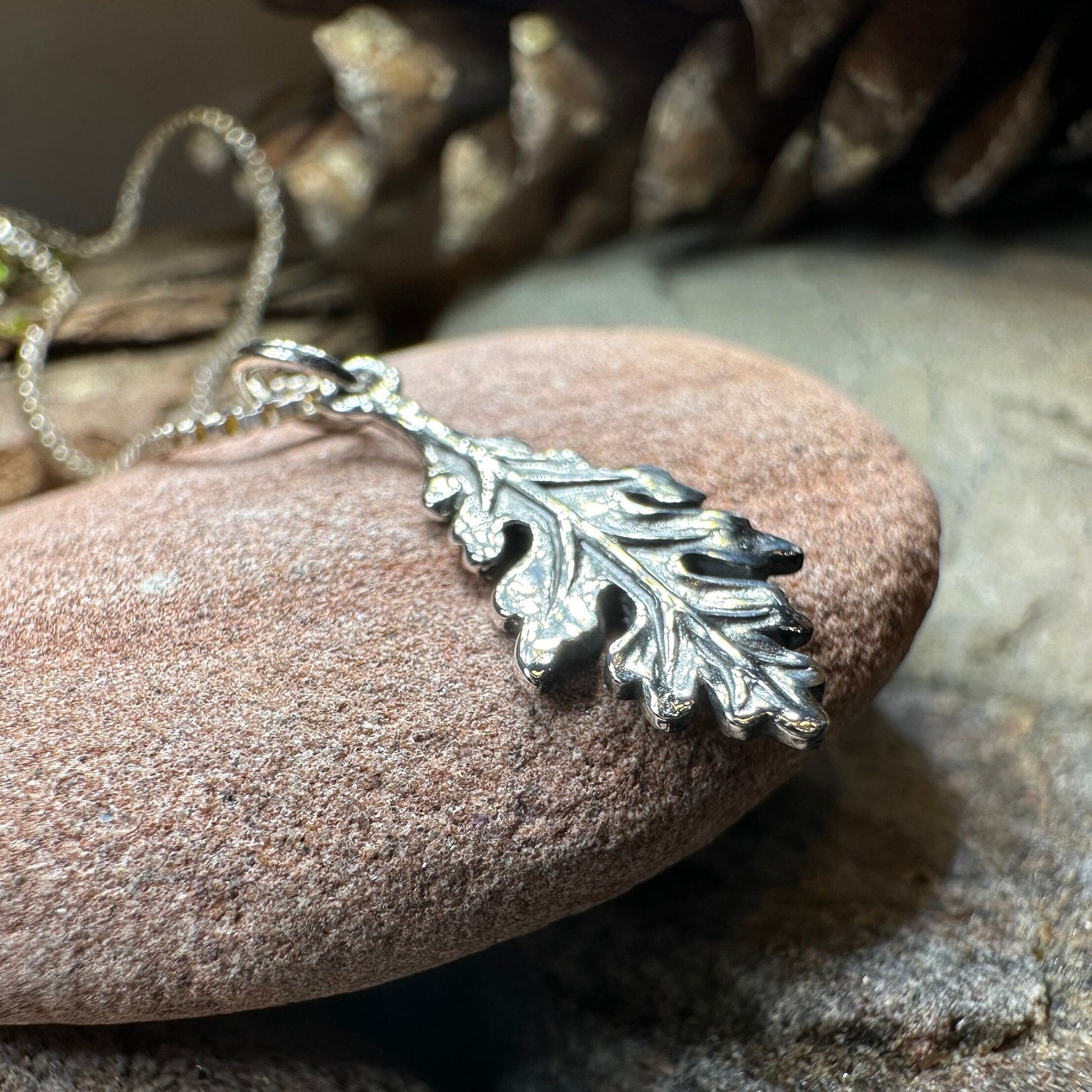 Oak Leaf Necklace, Petite Pendant, Acorn Jewelry, Irish Jewelry, Scotland Jewelry, Leaf Jewelry, Forest Gift, Graduation Gift, Minimalist