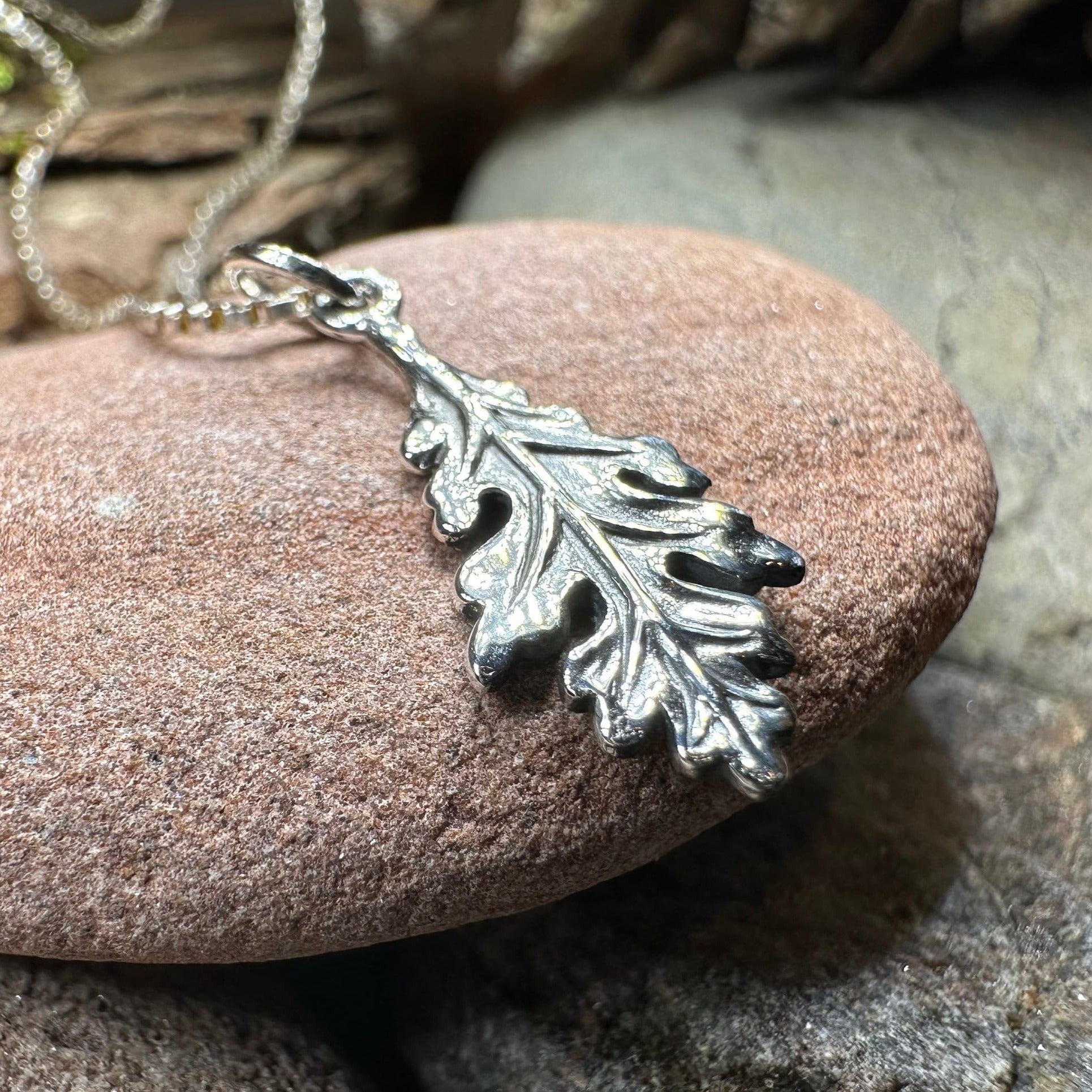 Oak Leaf Necklace, Petite Pendant, Acorn Jewelry, Irish Jewelry, Scotland Jewelry, Leaf Jewelry, Forest Gift, Graduation Gift, Minimalist
