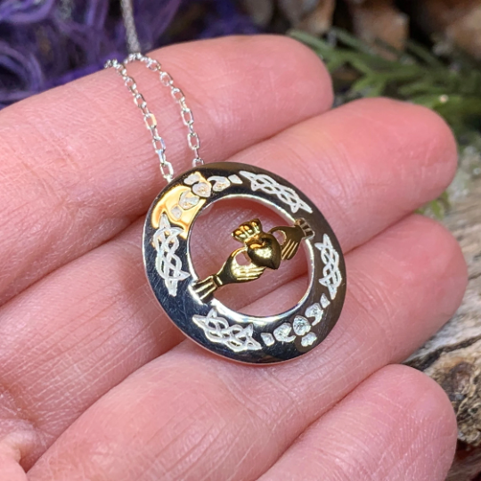 Shanagarry Claddagh Necklace — view 5