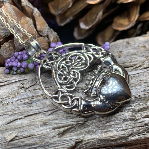 Load image into Gallery viewer, Forever Claddagh Necklace
