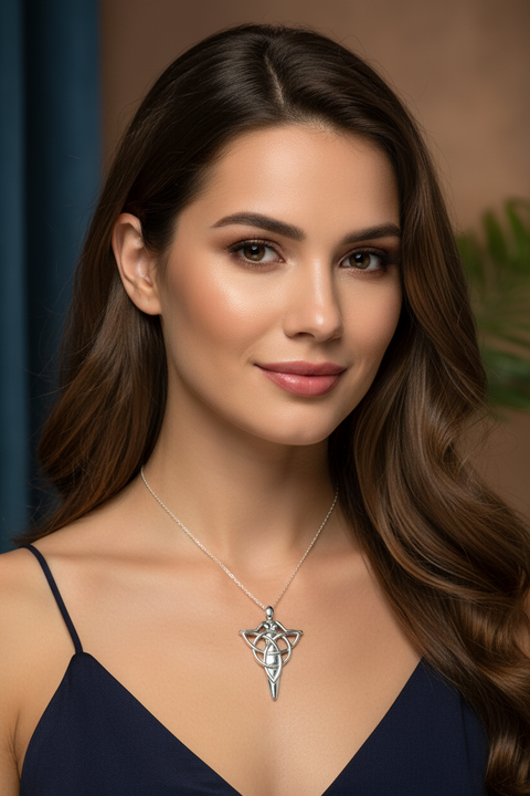 Load image into Gallery viewer, Danu Triquetra Necklace
