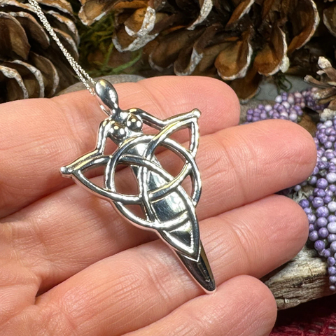Load image into Gallery viewer, Danu Triquetra Necklace
